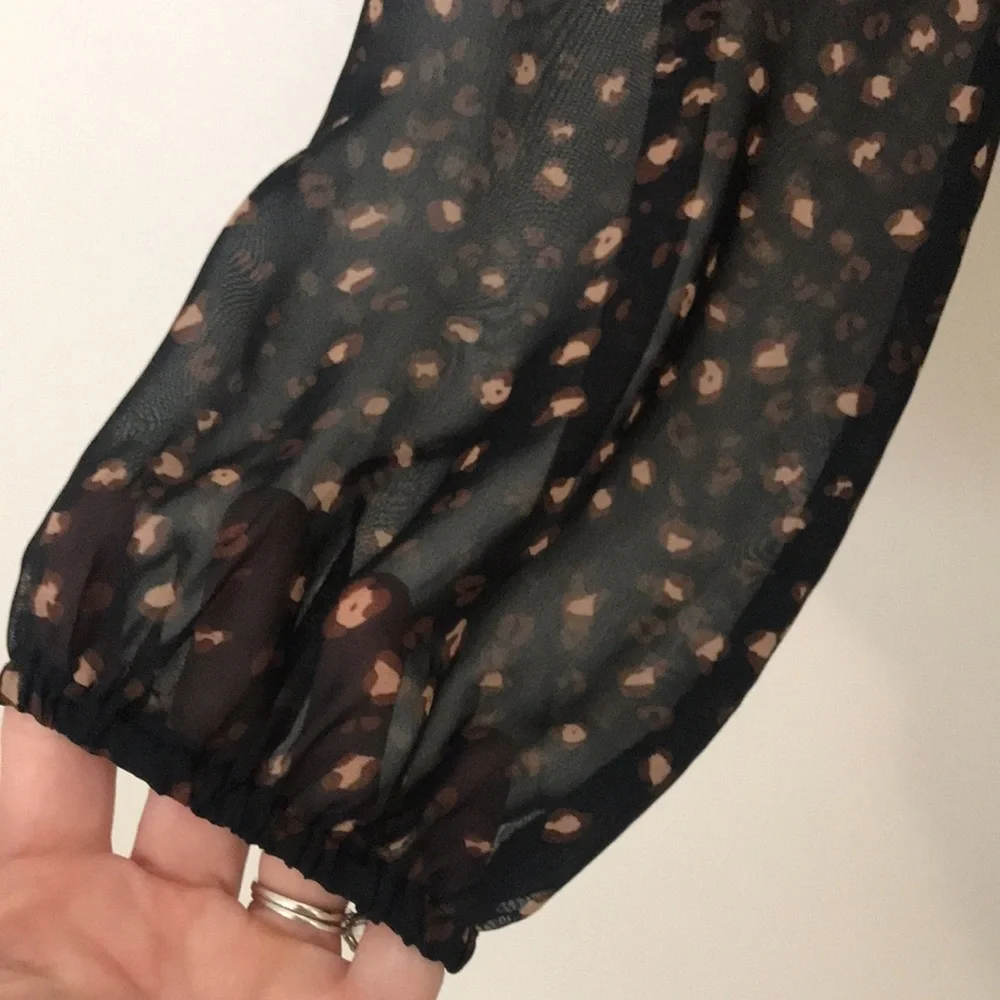 Like New LELIS Top.‎ Large